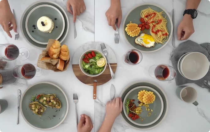 how many plates for family of 4