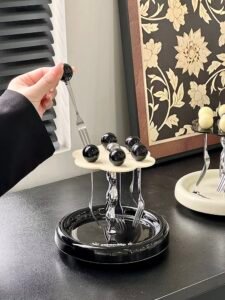 cute royal wedding restaurant cutlery mirrored dessert dinner spoon and fork stainless steel flatware with cactus jar