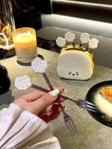cute royal wedding restaurant cutlery mirrored dessert dinner spoon and fork stainless steel flatware with cactus jar